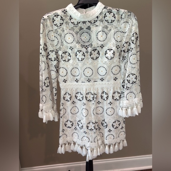 Garcia Pants - NWT Women’s GARCIA Lace printed long sleeve romper- Size small
